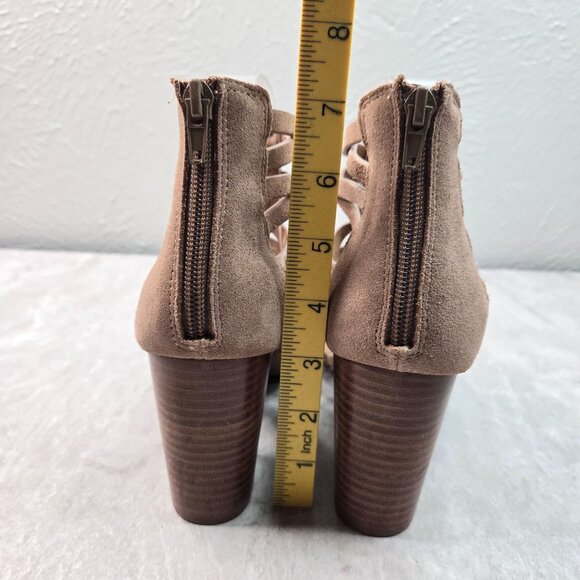Crown Vintage Strappy Sandal 9.5 Tan Suede Stud Boho Gladiator Chunky Block Heel - Picture 4 of 11